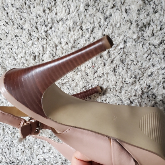 Marc Fisher Sandals Size 7 with cotton candy pink colour, bow details - Picture 6 of 12